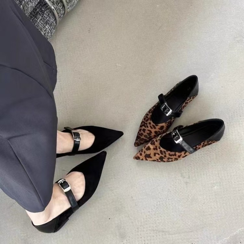 Sepatu Flat Wanita dengan Ujun - Pointed Toe Flat ulasan dan harga