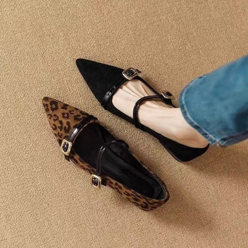 Sepatu Flat Wanita dengan Ujun - Pointed Toe Flat ulasan dan harga