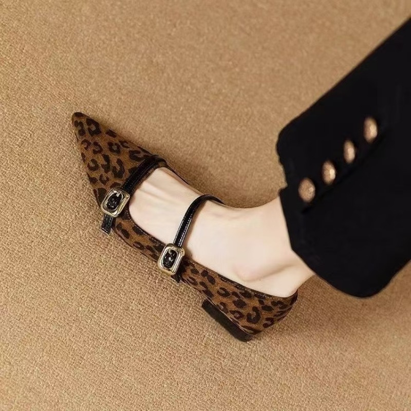 Sepatu Flat Wanita dengan Ujun - Pointed Toe Flat ulasan dan harga